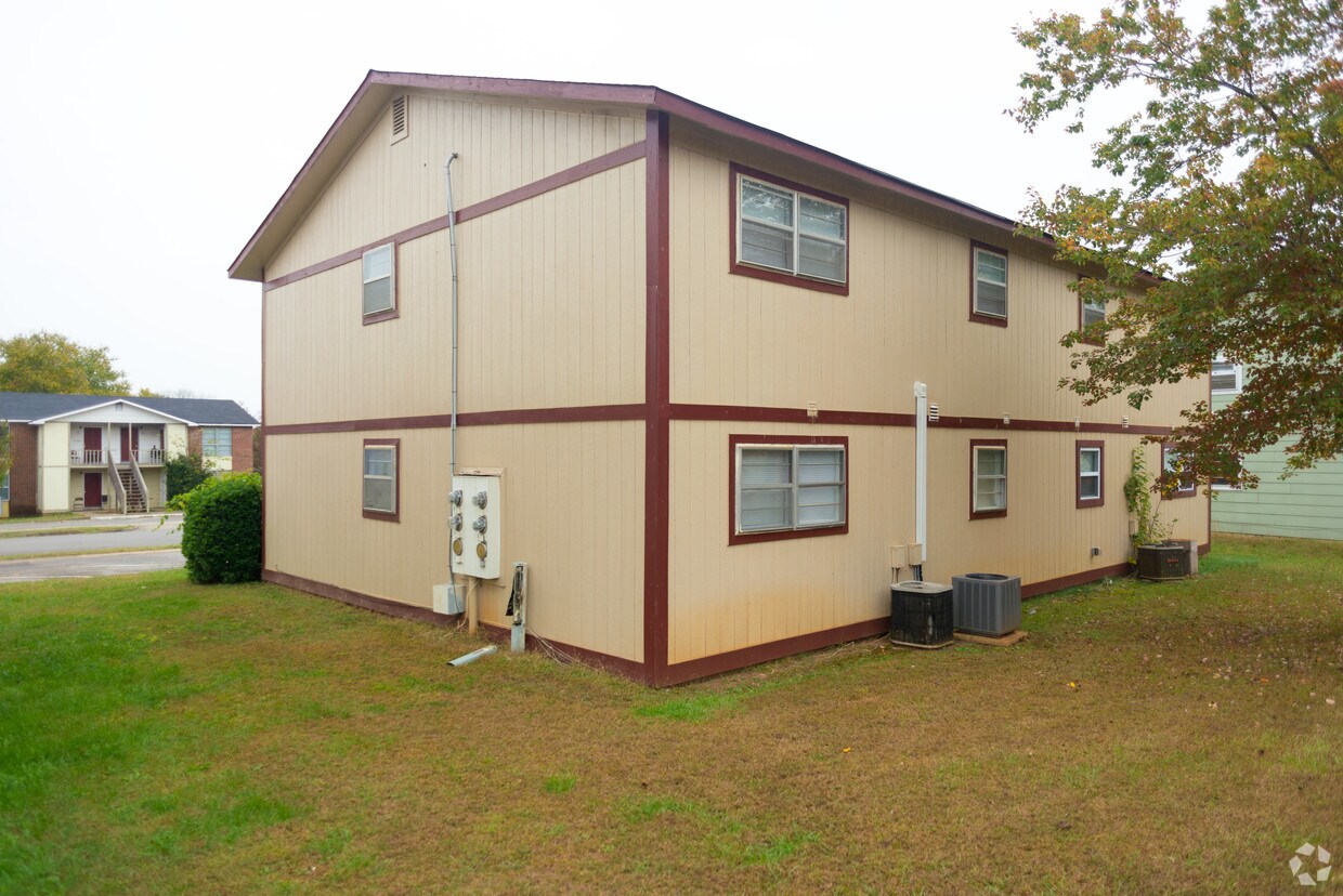 Building Photo - 2226 Jonathan Dr NW