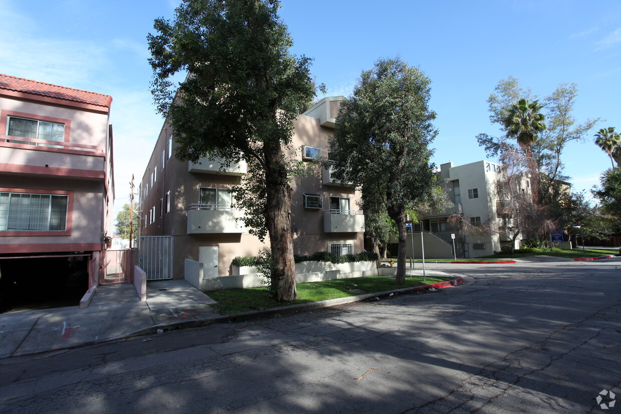 Building Photo - 22705 Del Valle St