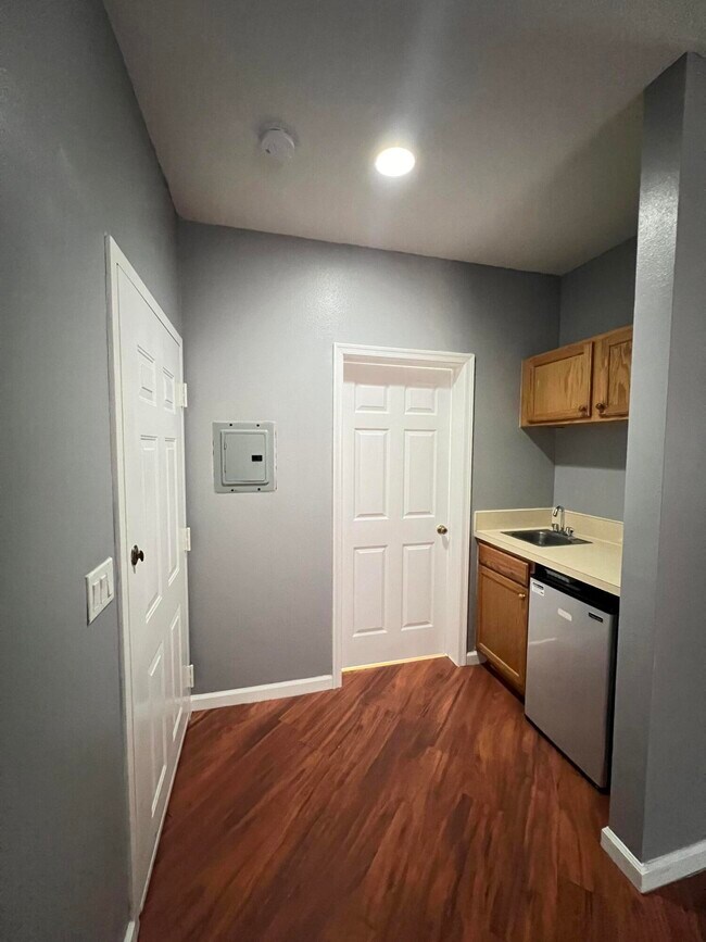 Foto del edificio - 8377 Mulligan Cir