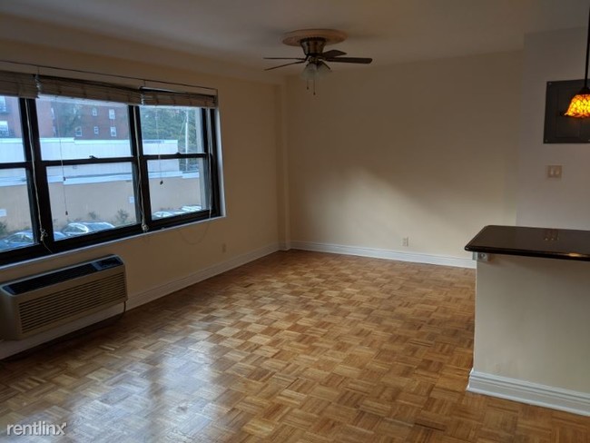 Building Photo - 2348 Linwood Ave