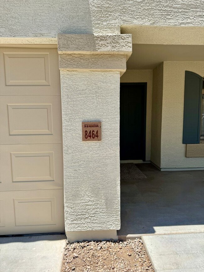 Foto del edificio - 8464 W Forest Grove Ave