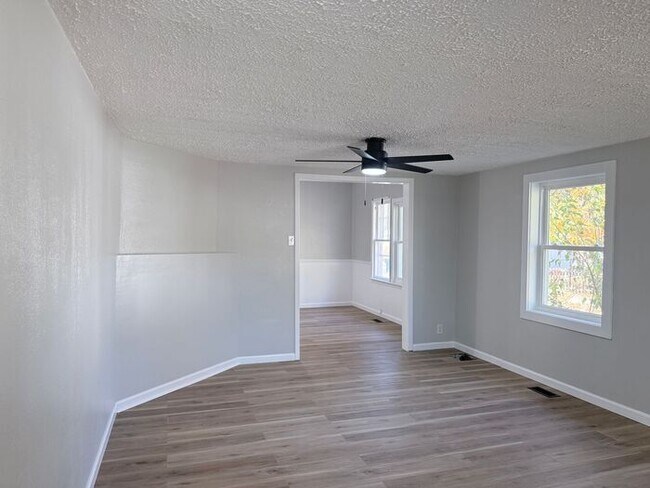 Foto del edificio - Newly Remolded 2 Bedroom Home on the South...