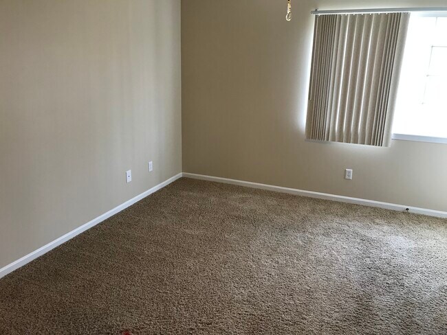 Second bedroom - 205 Cave Run Dr