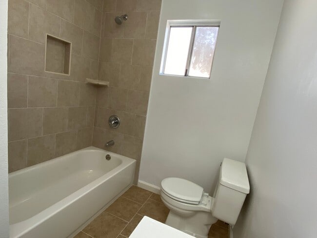 Building Photo - 4225 Parkwood Ct