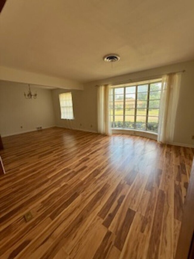 Building Photo - 5415 Longleaf Ln