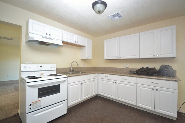 Building Photo - 2145 Redondo Ln