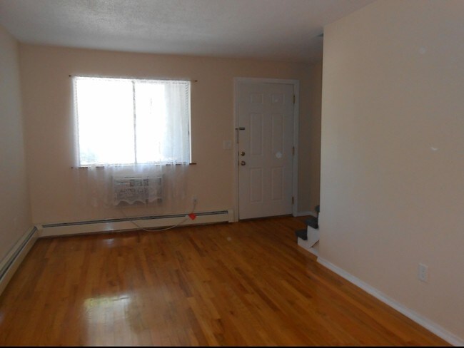 Foto del edificio - 569 Smithfield Rd