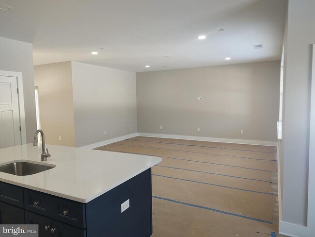 Foto del edificio - 112 W Main St