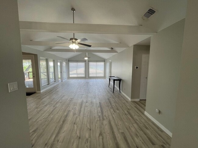 Foto del edificio - NEW ON MARKET