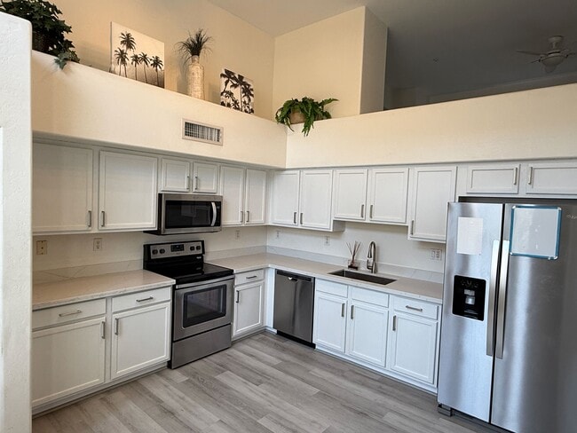 Kitchen - 734 S Beck Ave