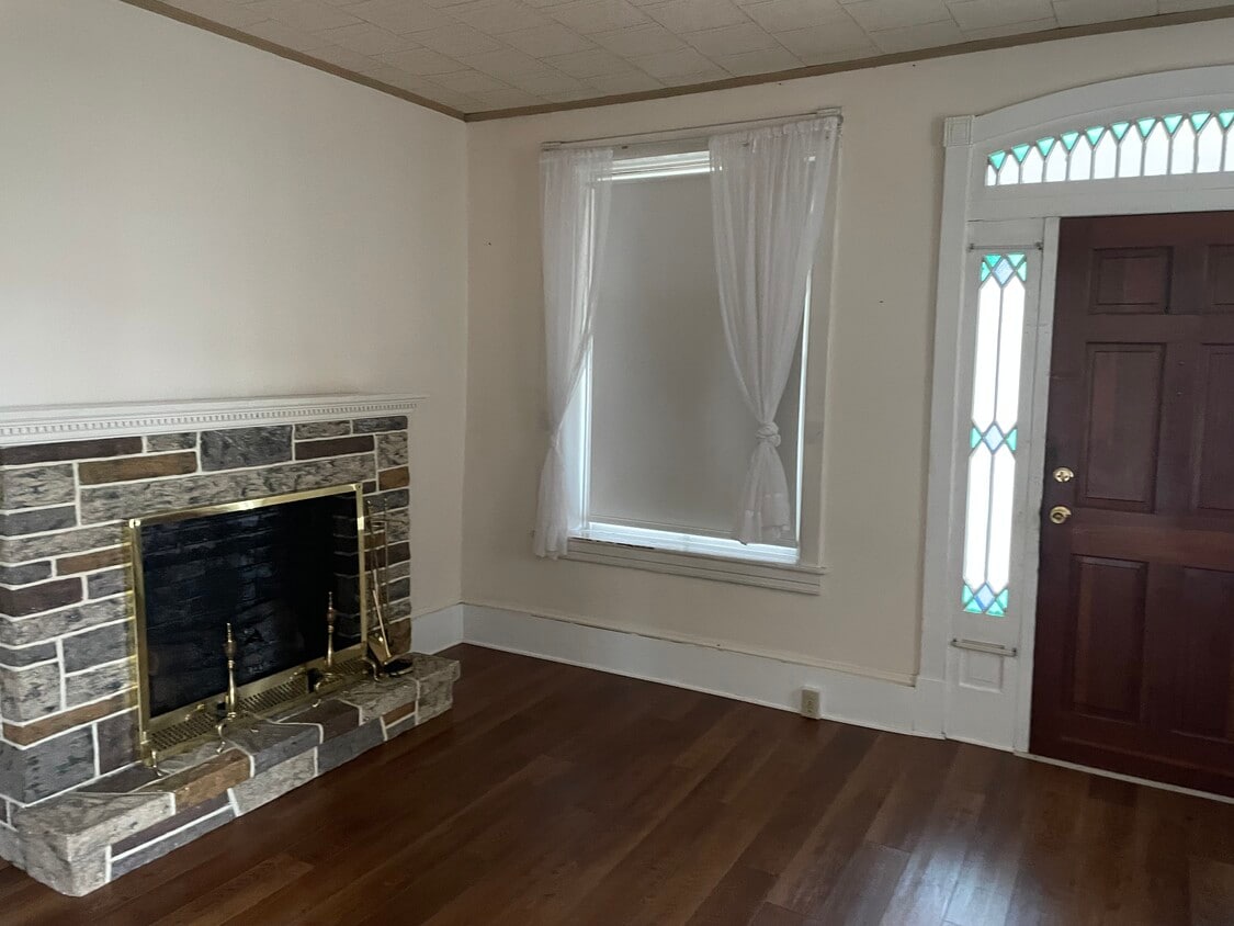 16 N Queen St, Shippensburg, PA 17257 Townhome Rentals in