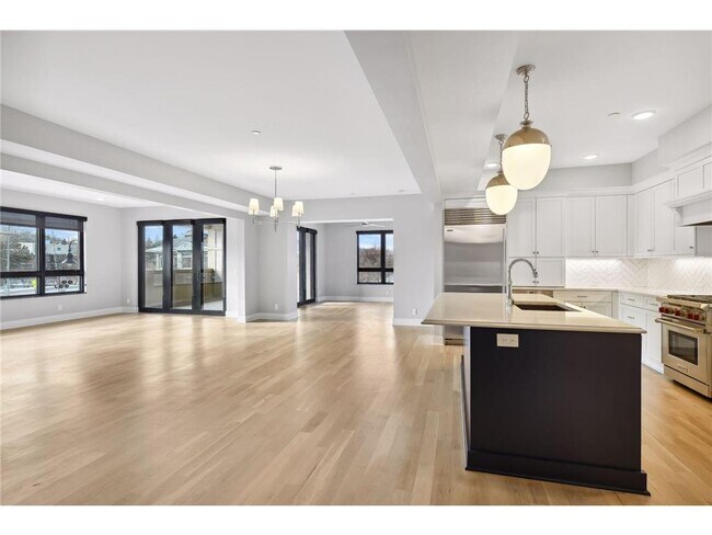 Foto del edificio - 222 Ferndale Rd S