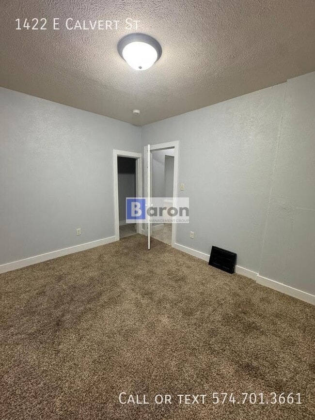 Foto del edificio - 1422 E Calvert St