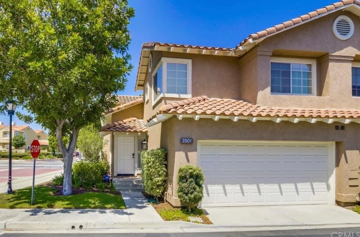 Entrada principal - 2501 Avenita Alpera