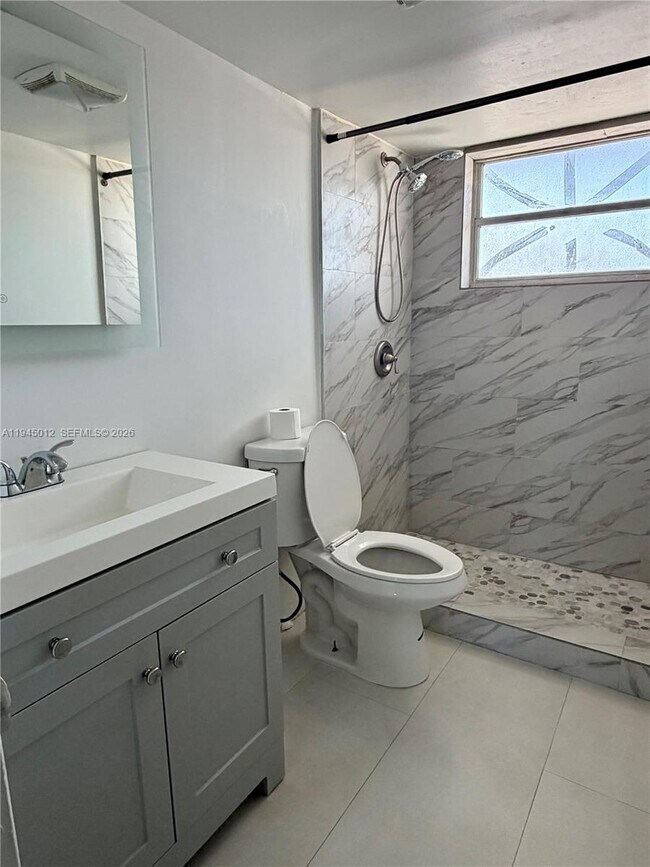 Foto del edificio - 441 NE 195th St