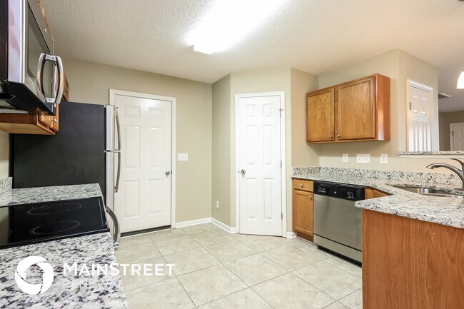 Foto del edificio - 6214 Creekbrooke Ct