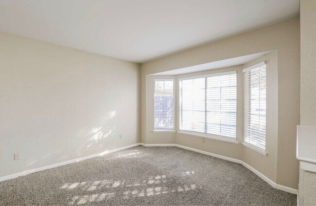 Foto del edificio - 18 Dempster Ct