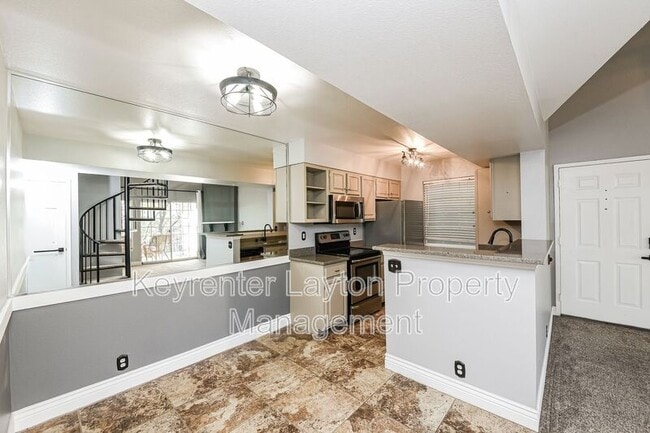 Building Photo - 650 S Main St