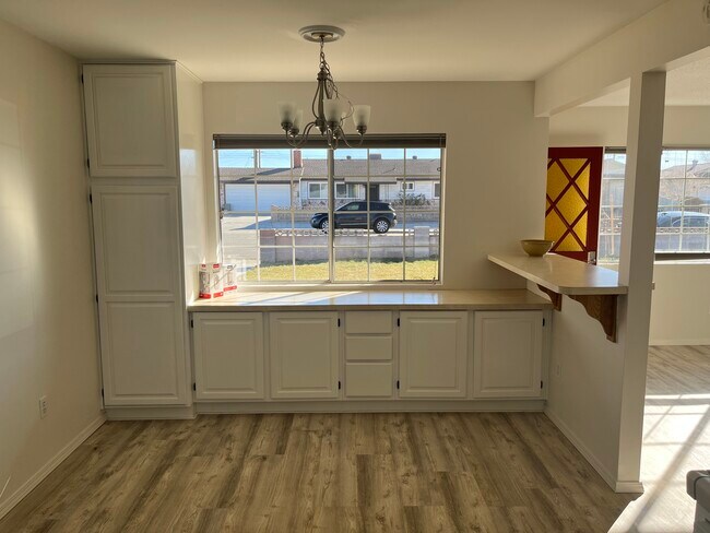 Building Photo - 24437 Tamarisk Ave
