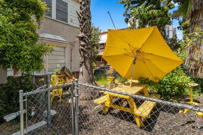 Building Photo - 4549 Cahuenga Blvd