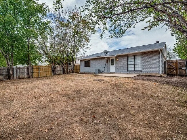 Building Photo - 5225 Knox Dr