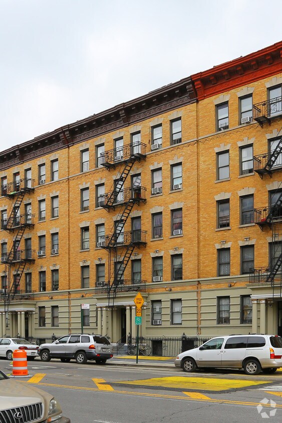 Primary Photo - 26 Saint Nicholas Pl