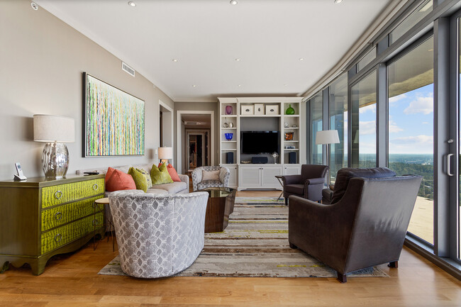 Foto del edificio - 3344 Peachtree Rd NW