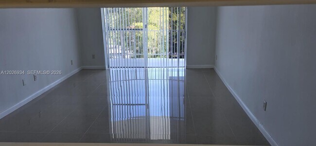 Foto del edificio - 492 NW 165th St