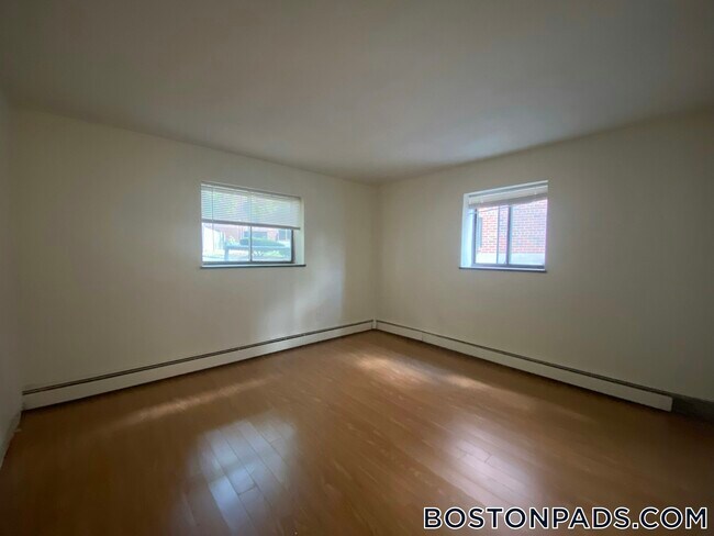 Building Photo - 10 Riverside St