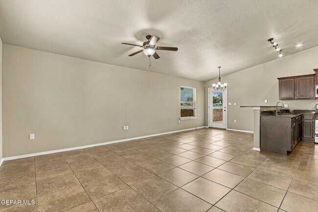 Building Photo - 14352 S Cave Ave