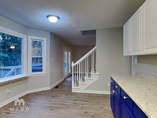 Building Photo - 8101 Round Oak Rd