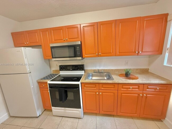 Foto del edificio - 2099 NW 26th Ave