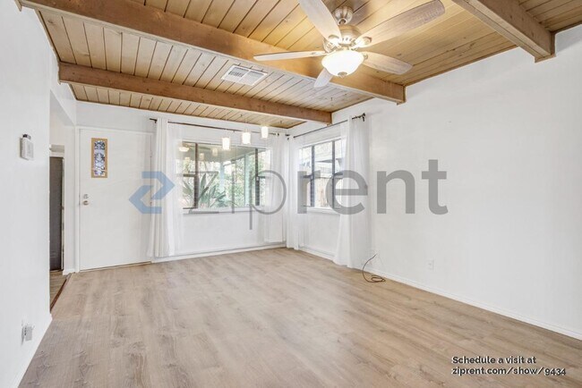 Foto del edificio - 160 Arcade Blvd