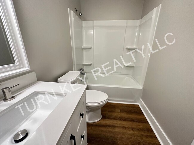 Foto del edificio - Duplex for rent in Pinson