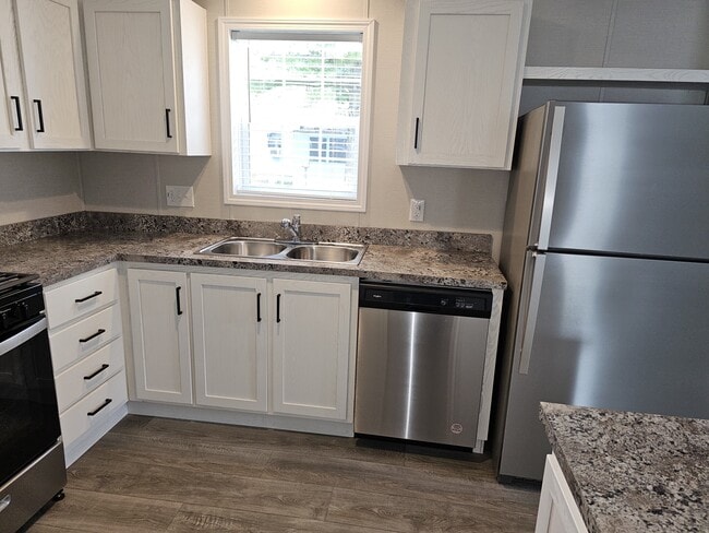 Building Photo - 9614 Seaway Dr