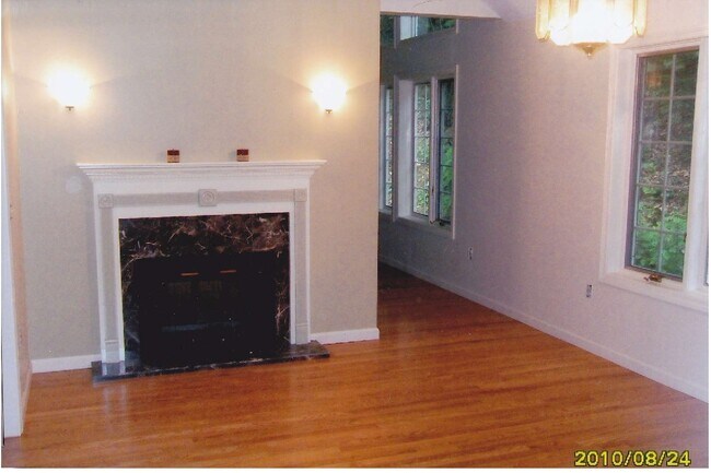 HOGAR - 100 Winterbourne Ln
