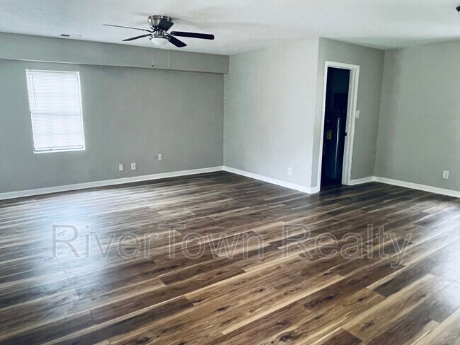 Foto del edificio - 3120 Briarwood Dr