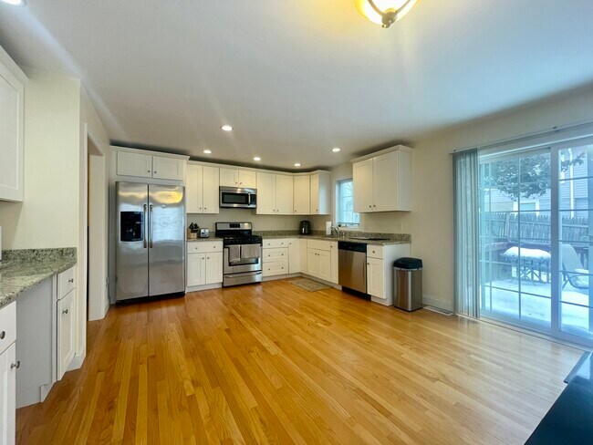 Foto del edificio - 34 Bingham Ave