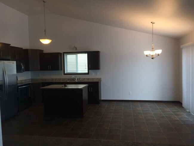 Foto del edificio - Deer Creek 3 bedroom/ 3 Bathroom Home