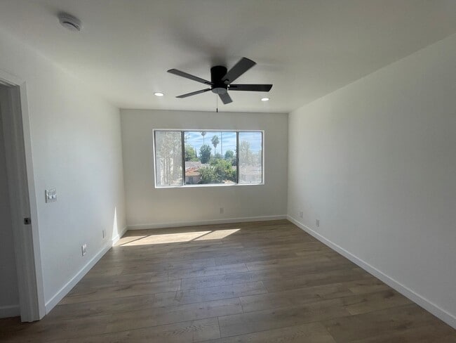 Foto del edificio - Modern 2-Bedroom Apartment in Gated Van Nu...