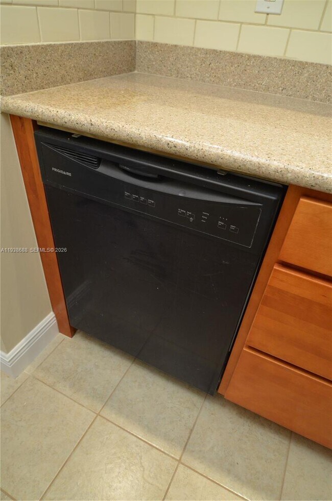 Foto del edificio - 2935 NE 163rd St