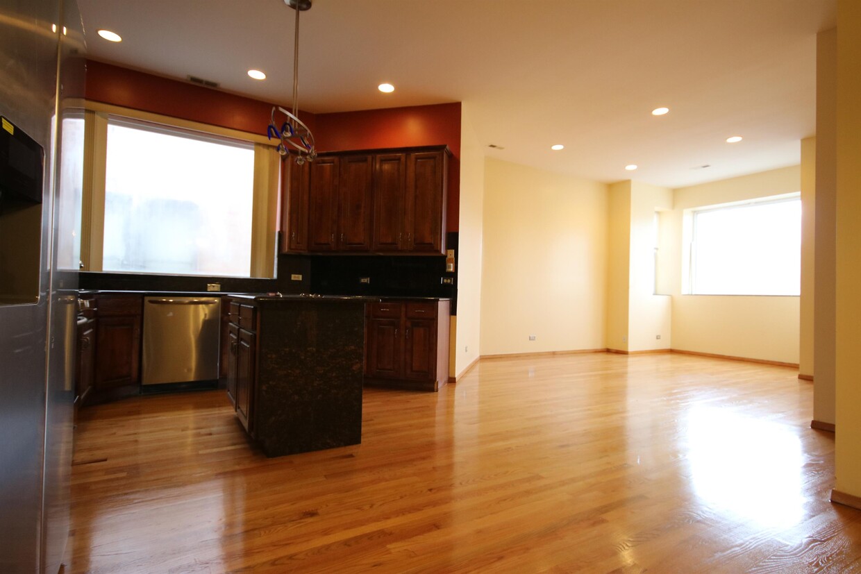Foto principal - 2132 W Warren Blvd