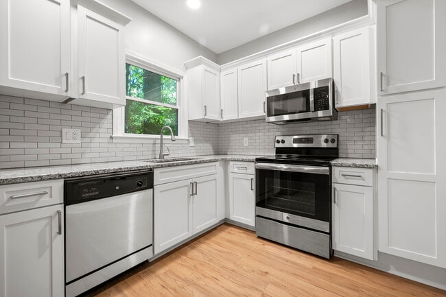 Kitchen - 3723 Ashford Dunwoody Rd NE