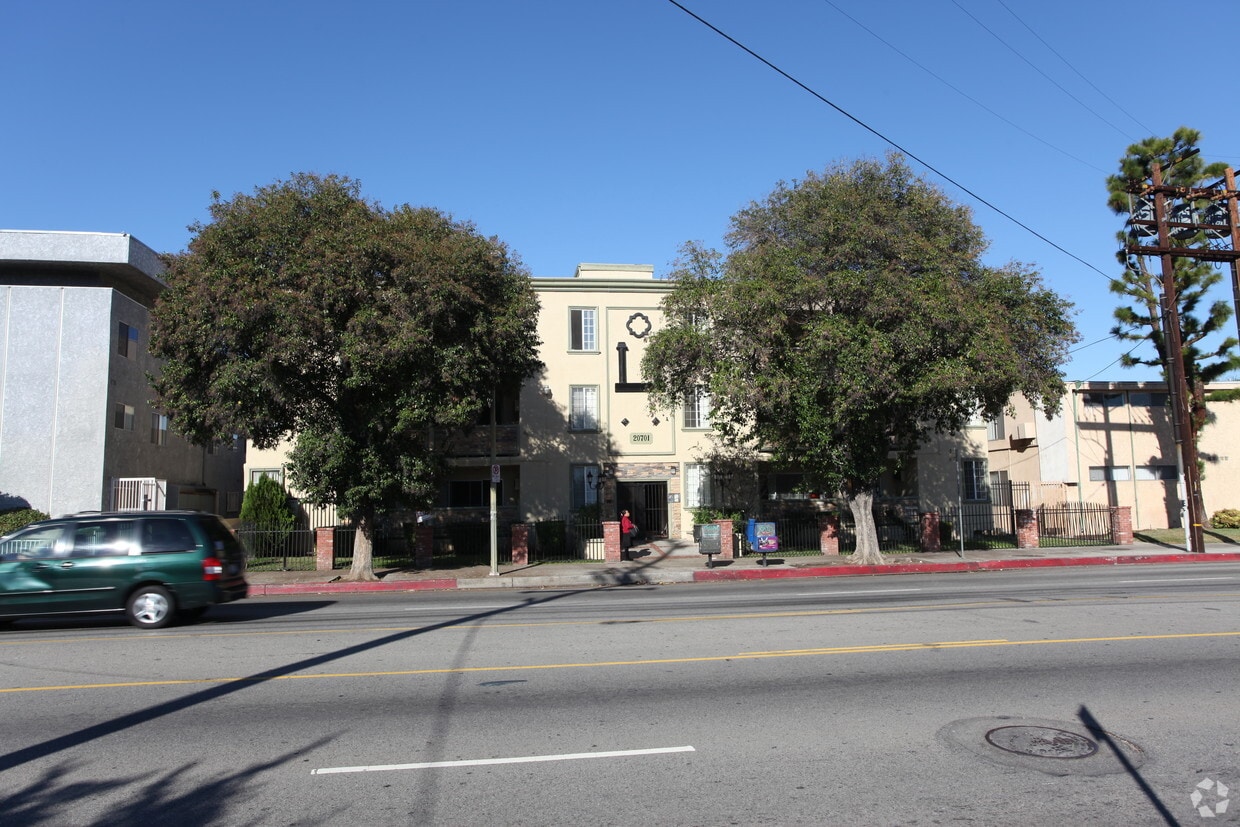Building Photo - Henry Weiss Apartments