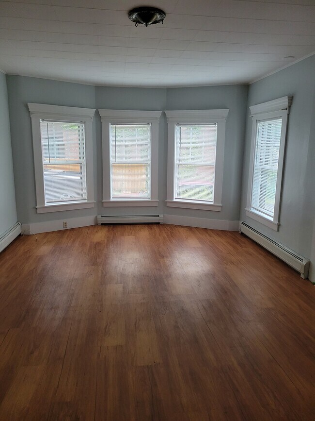 living room - 36 Franklin St