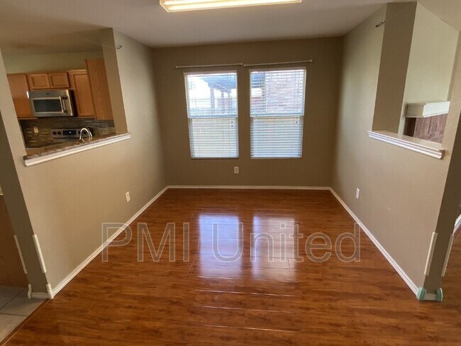 Foto del edificio - 6201 English Saddle Ln