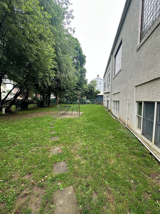 Building Photo - 813 Greenwood Ave
