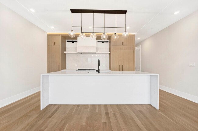 Foto del edificio - 3352 N Ashland Ave