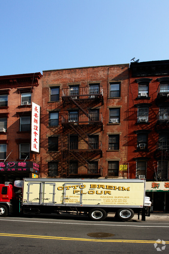 Building Photo - 158 E Broadway