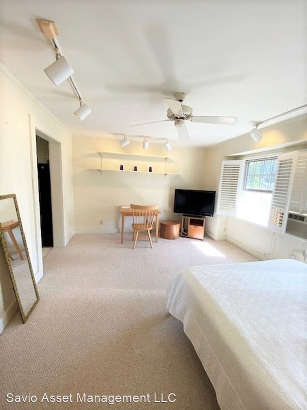 Primary Photo - Studio, 1 bath House - 2418 Oahu Avenue